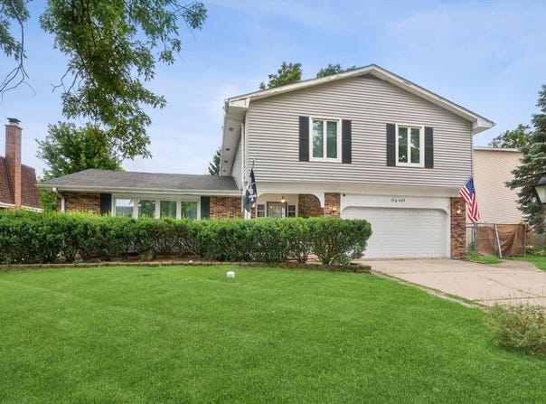 17W467 Portsmouth Drive, Darien, IL 60561