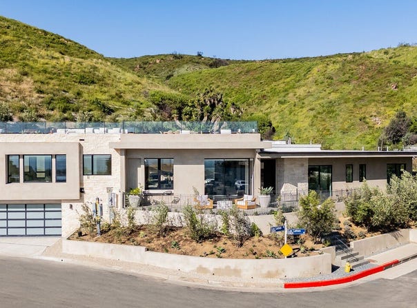 1205 Las Lomas Pl, Pacific Palisades, CA 90272