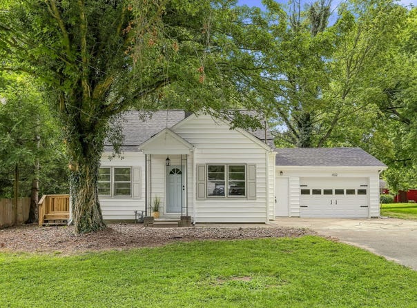 432 E Baldwin Avenue, Watervliet, MI 49098