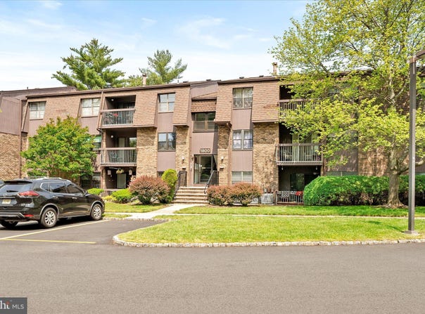 1824 OLD STONE MILL, EAST WINDSOR, NJ 08512