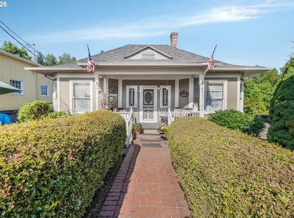 21517 HIGHWAY 99E, Aurora, OR 97002