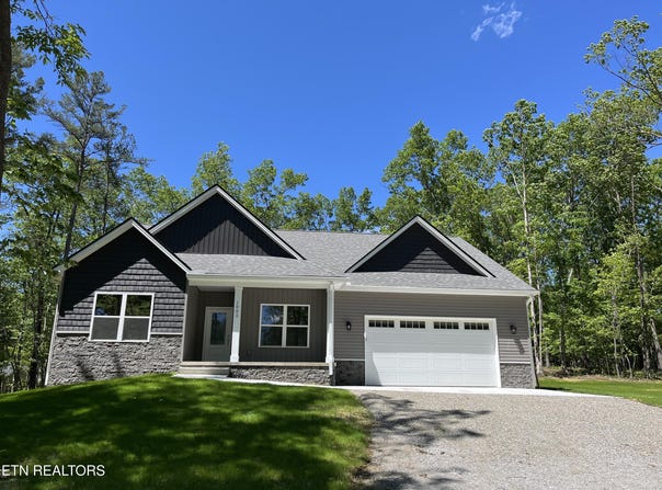 1803 Chinkapin Tr, Monterey, TN 38574