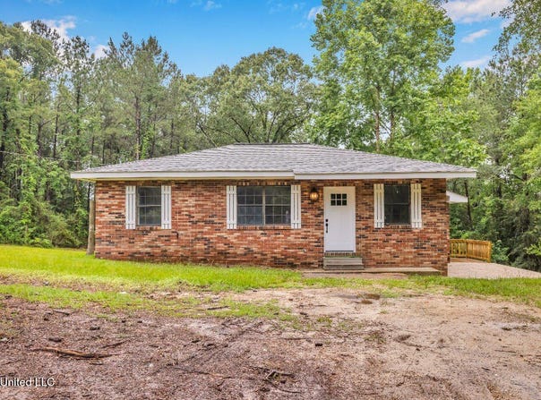 29 Summer Lane, Poplarville, MS 39470