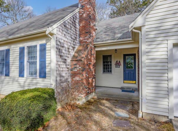 20 Bray Farm Road S, Yarmouth Port, MA 02675