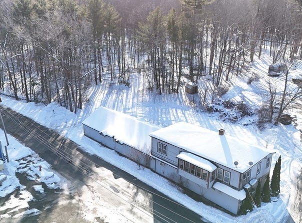 6 Gillespie Rd, Charlton, MA 01507