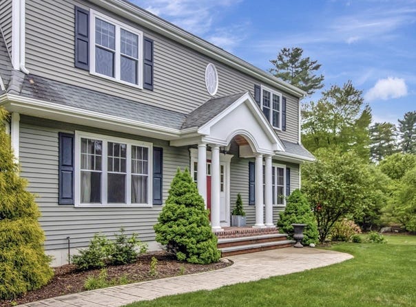4 Buckskin Dr, Mansfield, MA 02048