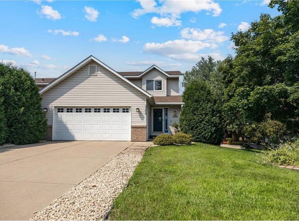 2200 15 1/2 Street NW, Faribault, MN 55021