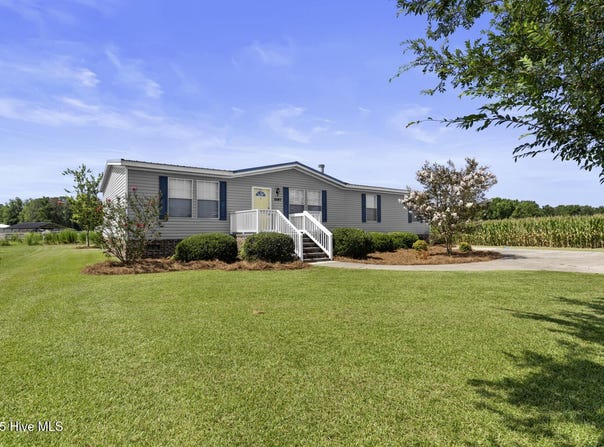 3287 Catherine Lake Road, Chinquapin, NC 28521