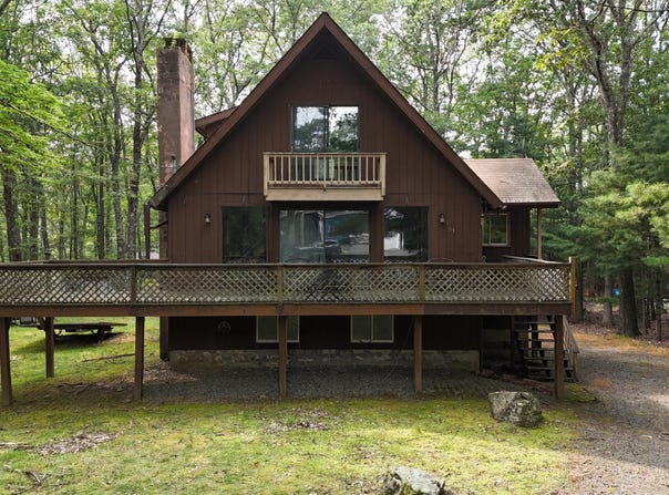 105 Tupelo Lane, Greentown, PA 18426