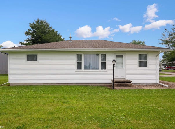 110 Kennedy St., New London, IA 52645
