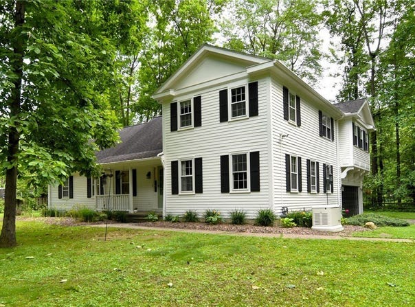 33 Forest Drive, Chagrin Falls, OH 44022