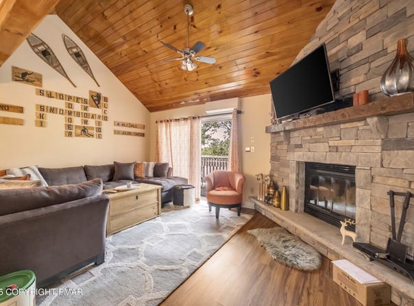 171 Upper Village Way, Tannersville, PA 18372