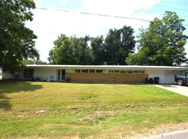1435  W Cherokee, Westville, OK 74965