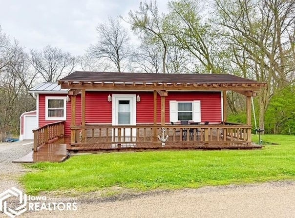 1410 E Ridge Drive, Brooklyn, IA 52211