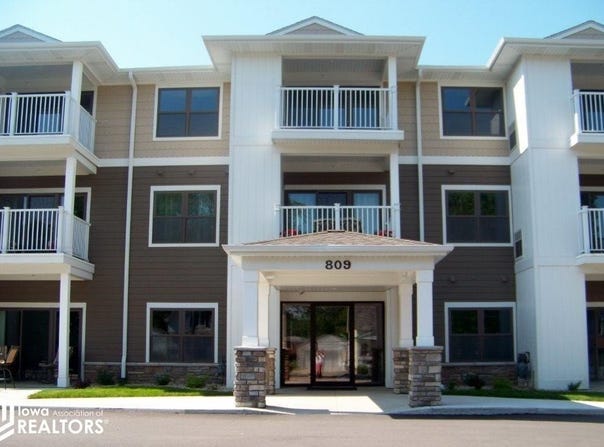809 7th Avenue N, Clear Lake, IA 50428