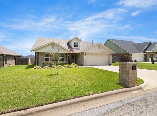 1411 Jefferson Street, Bowie, TX 76230