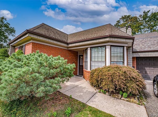 52 Admirals Drive E, Bay Shore, NY 11706