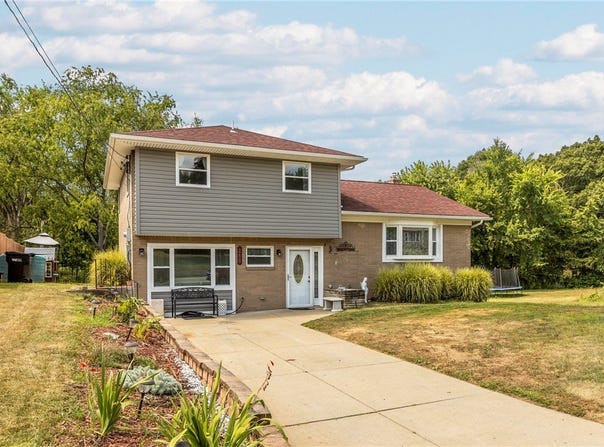 261 Center Grange Rd, Center Twp, PA 15001