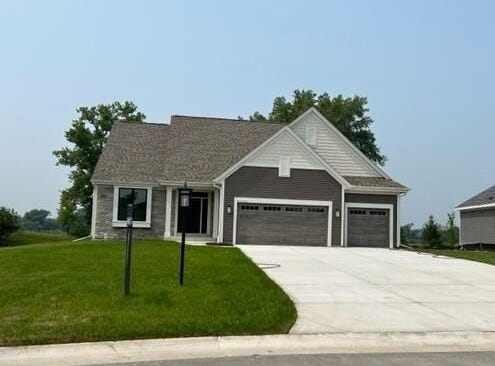 W251n2367 Valleyview Cir, Pewaukee, WI 53072