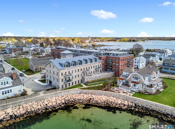 8 Stonington Commons, Stonington, CT 06378