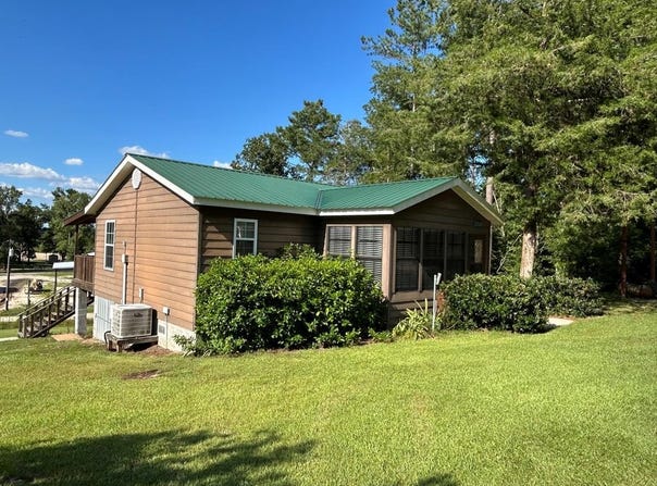 2264 Carter's Bight Landing Rd., Surrency, GA 31563