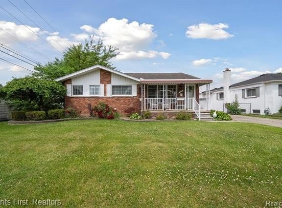 939 Deering Street, Garden City, MI 48135