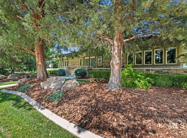 356 E Lake Briar Lane, Eagle, ID 83616-0000