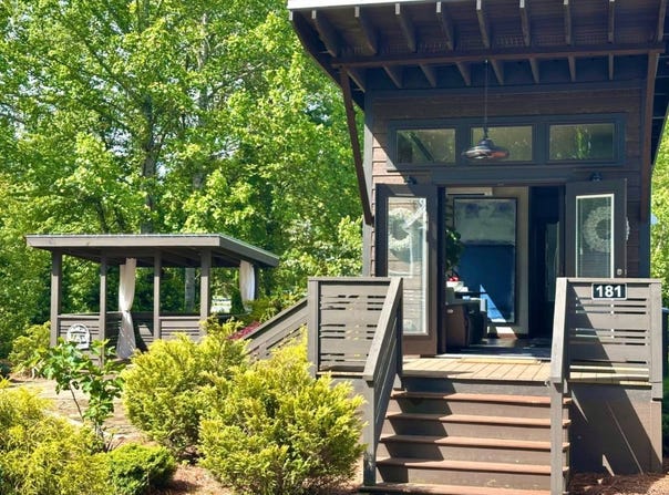 181 Drifting Brook Lane, Flat Rock, NC 28731