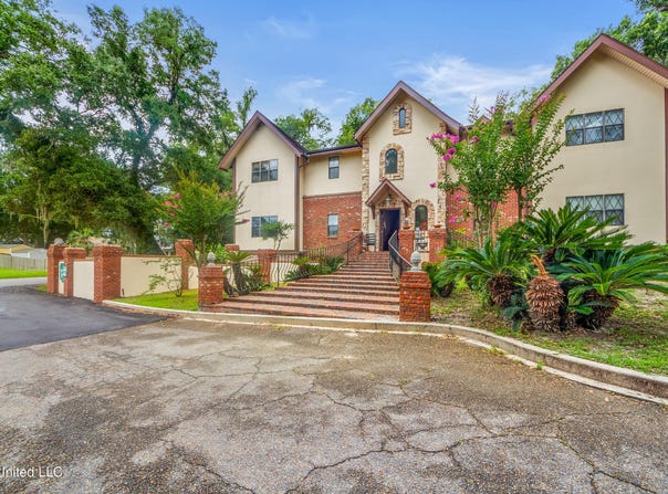 526 N 2nd Street, Bay Saint Louis, MS 39520