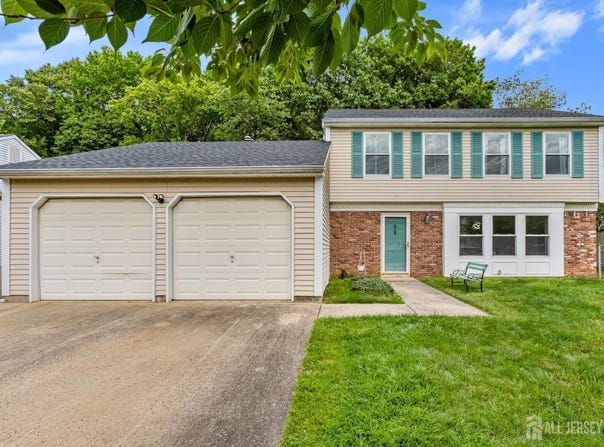 18 Heather Drive, Edison, NJ 08820
