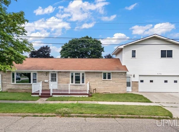1020 S 18th, Escanaba, MI 49829