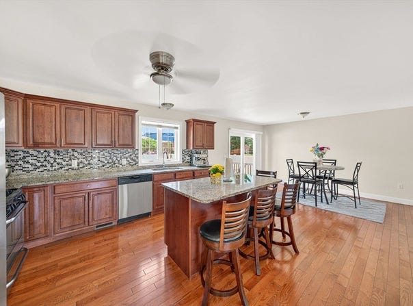682 Laurel St, Fall River, MA 02721
