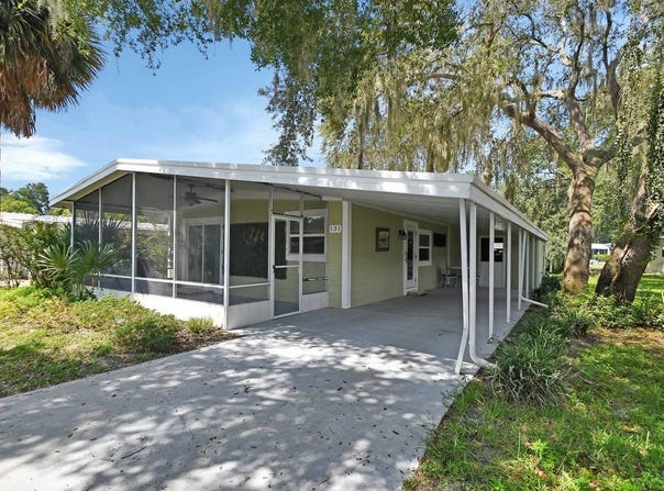 131 Sycamore Ln, Lake Helen, FL 32744