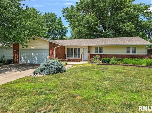 811 VIRGINIA Avenue, Taylorville, IL 62568