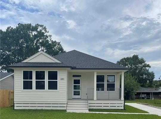 680 HUNTERBROOK Drive, Gretna, LA 70056