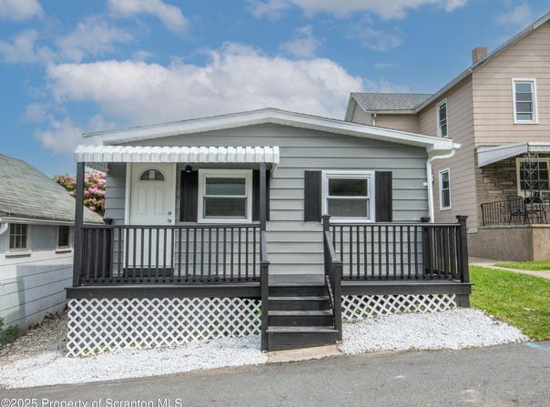 98 Rose Lane, Old Forge, PA 18518