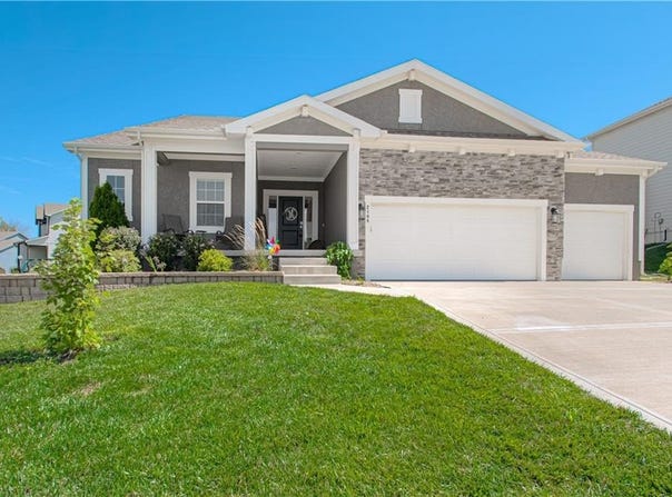 2108 NW Shamrock Avenue, Lee's Summit, MO 64081