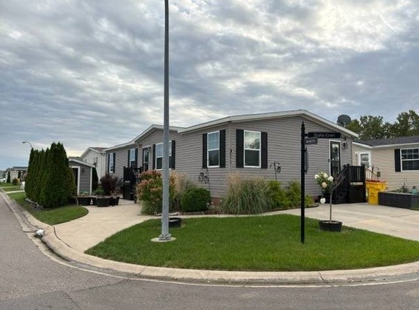 33062 Poplar Ct, New Haven, MI 48048