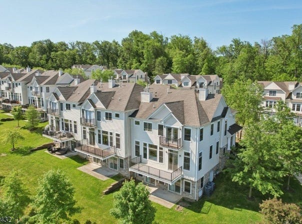 19 Summit Dr, North Caldwell Boro, NJ 07006-4591