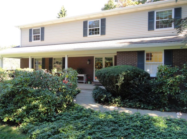 815 ELIZABETH Lane, Erie, PA 16505