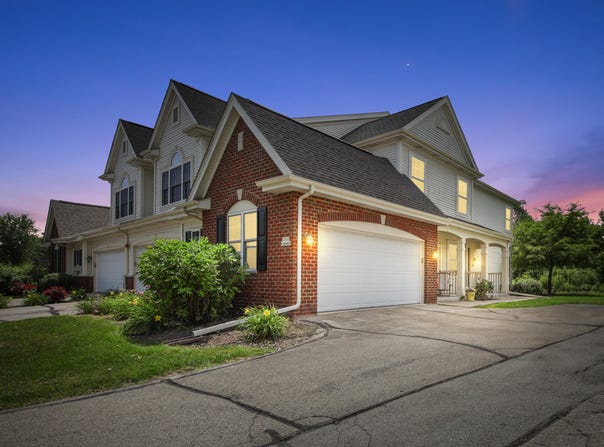 W205n16469 Cranberry Creek Ln, Jackson, WI 53037
