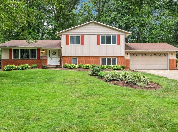 196 Scenic View Drive, Copley, OH 44321