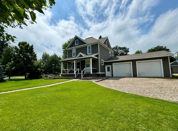 208 E 6th Ave, Sisseton, SD 57262