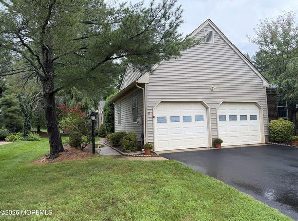 17 Betsy Ross Drive, Monroe, NJ 08831