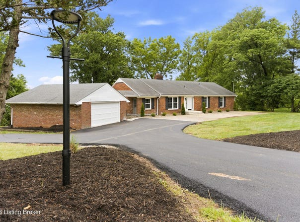 824 N Pope Lick Rd, Louisville, KY 40243