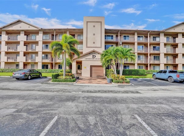 13700 SW 14th St, Pembroke Pines, FL 33027