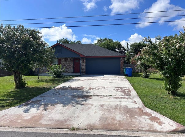 1309 Mallard LN, Taylor, TX 76574