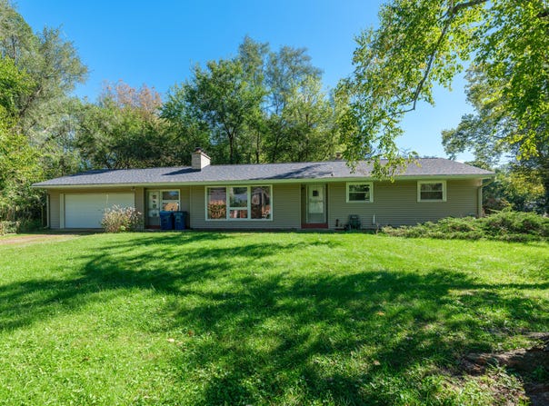 2906 Sunnycrest Drive, Kalamazoo, MI 49048