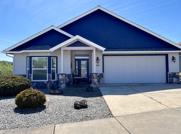 486 N Deanjou Avenue, Eagle Point, OR 97524
