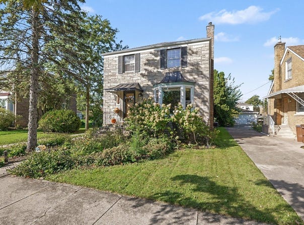 2342 S 3rd Avenue, North Riverside, IL 60546